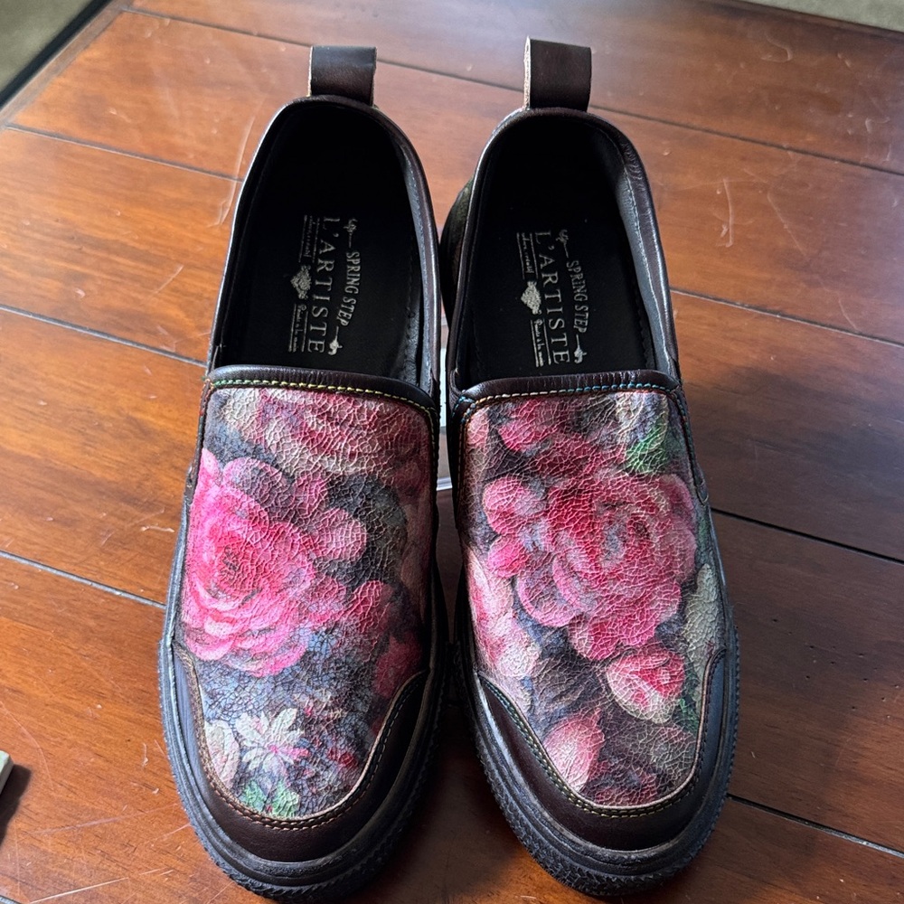L'ATISTE women’s Pink and Brown Floral Slip on Sneaker